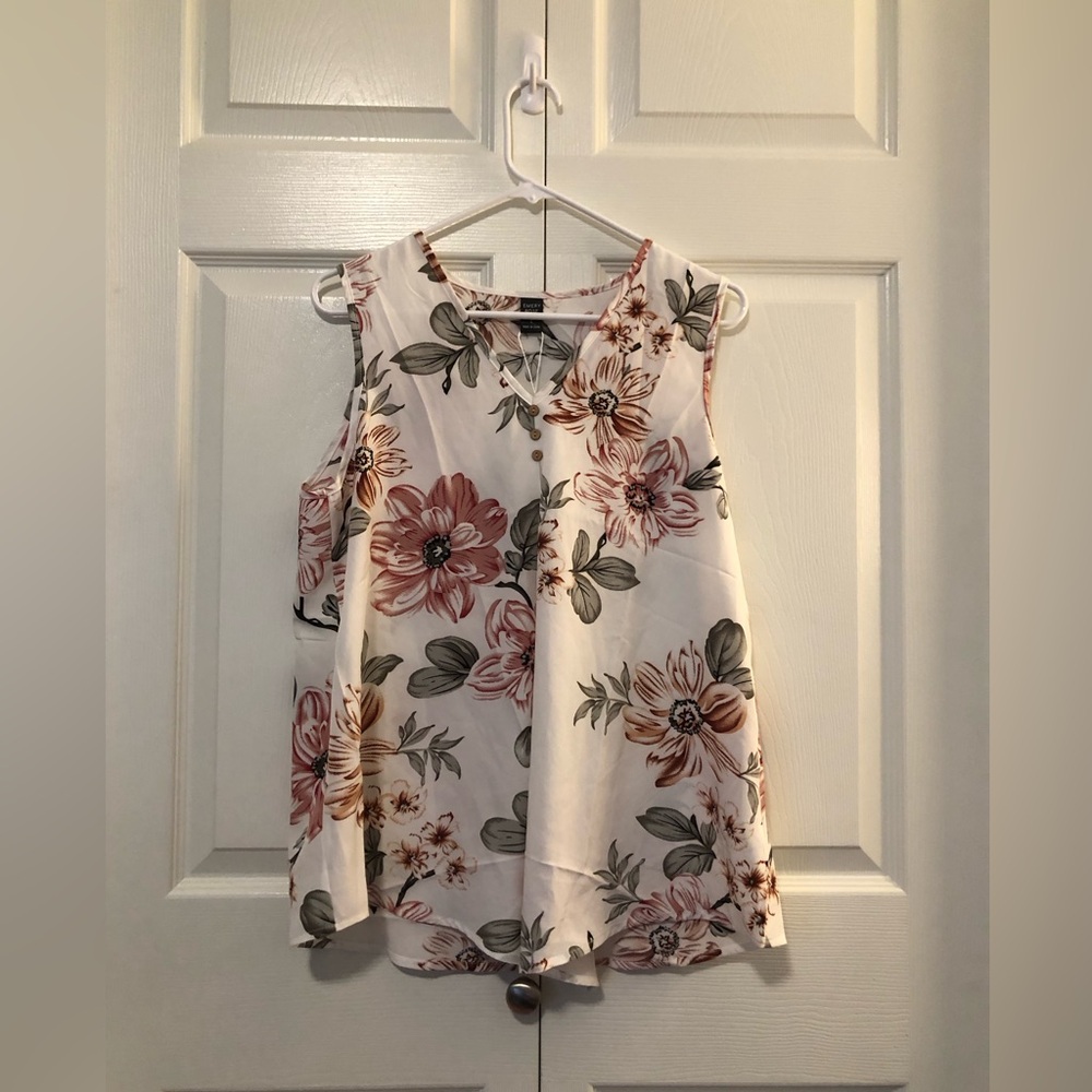 NWT -  V-Neck Sleeveless Floral Camisole